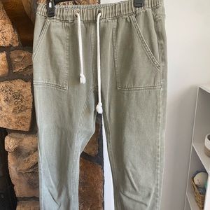 Easel Los Angeles military green jogger pant, Size M